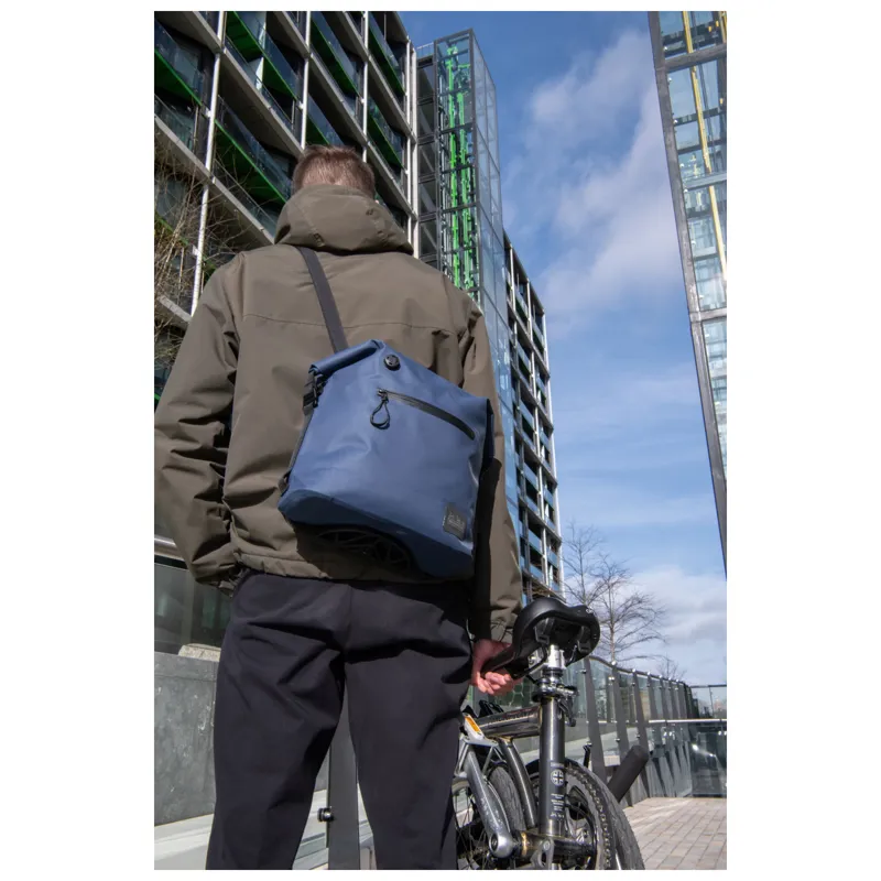 Brompton Borough Waterproof Bag Small in Navy-12